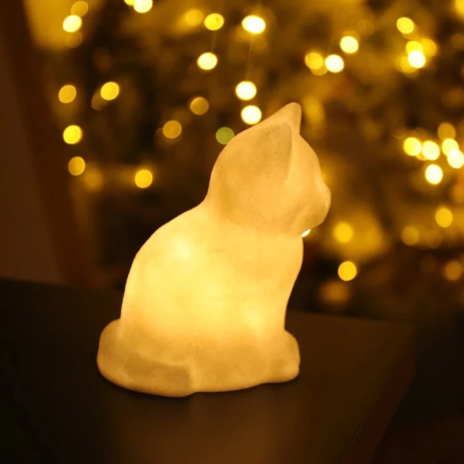 Cozy 'Sitting Cat Light Lamp' with Warm Glow – Front View