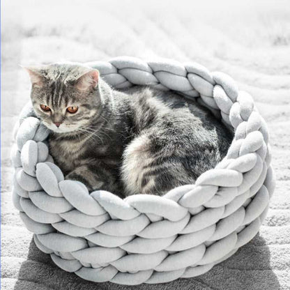 grey color cat bedding with a large yarn style