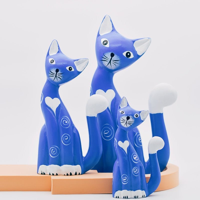 a set of family cat sculptures consisting of dad, mom, and baby cat