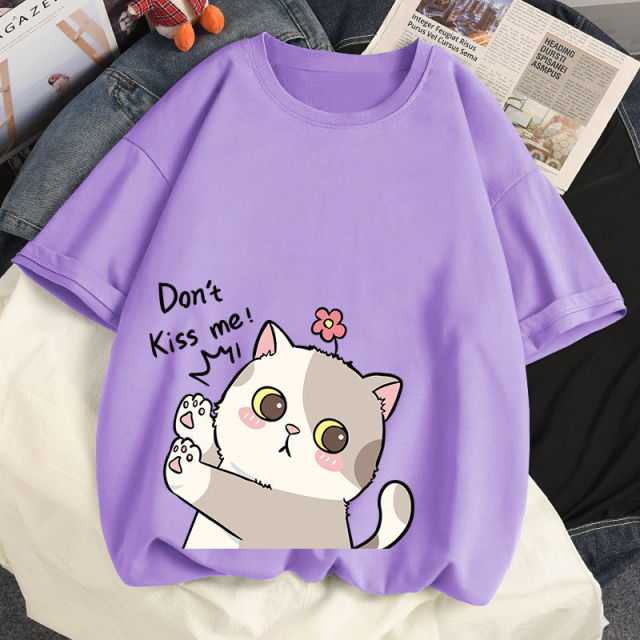 a charming purple color cat t shirt printed with cat cartoon kiss me printing