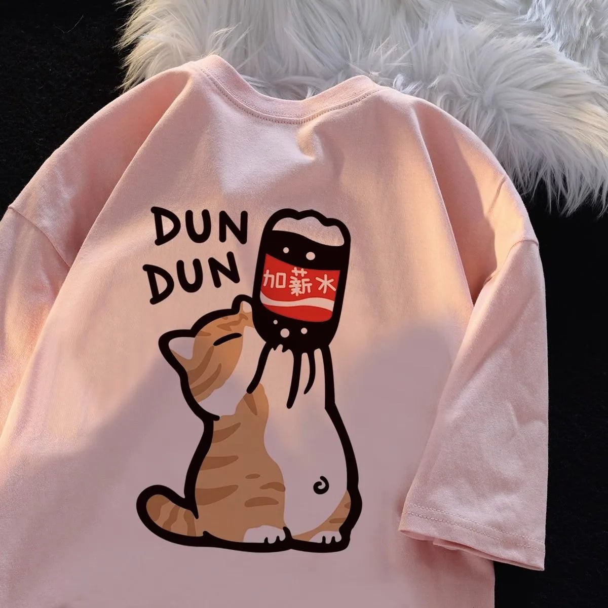 Funny and cute cat design on pink T-Shirts