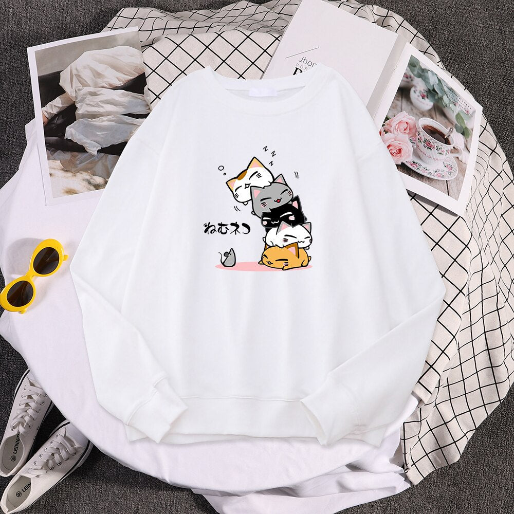 white color kawaii cat sweatshirt with cat pyramid and a mouse