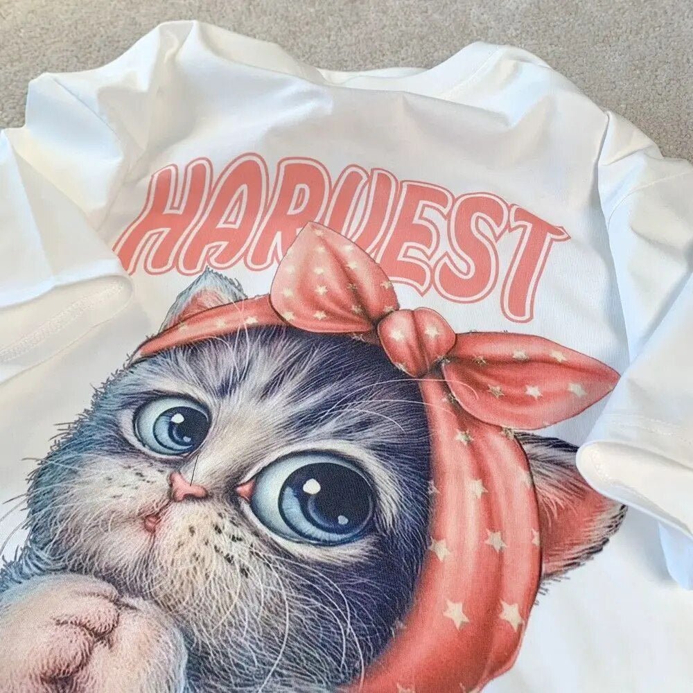 Retro big-eyed cat with pink star bandana on T Shirt