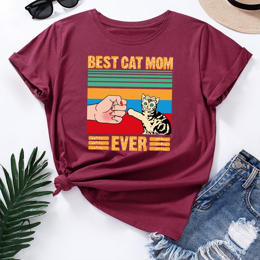 Magenta color Best Cat Mom T-shirt - Fist Bump, ideal for every proud cat mom